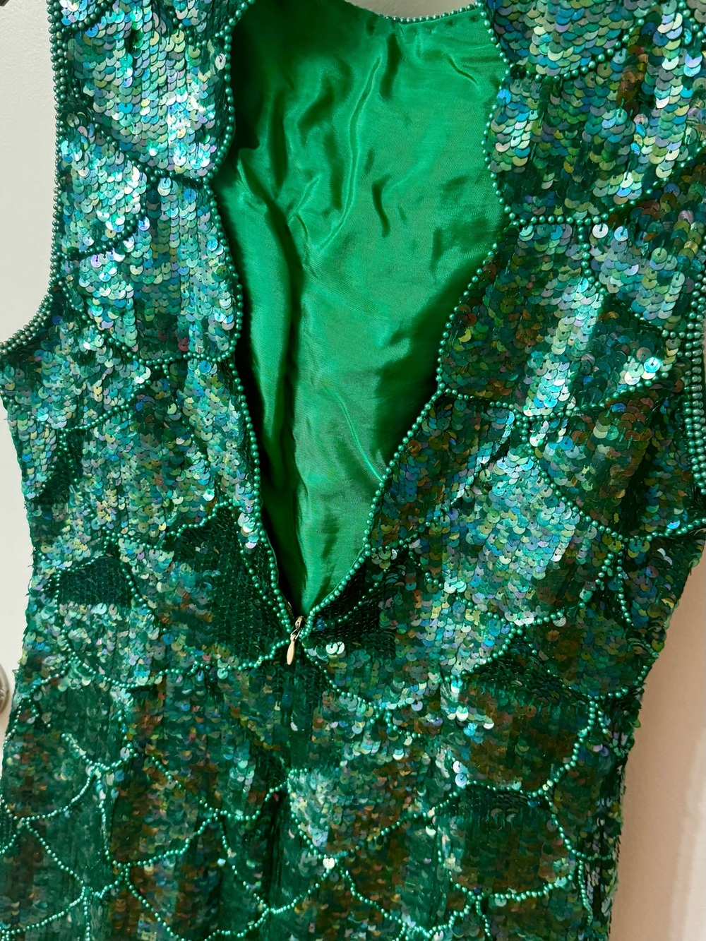 Vintage Emerald Green Sequin Sleeveless Scallop Hem Peek-a-boo Back Dress - Picture 6 of 11